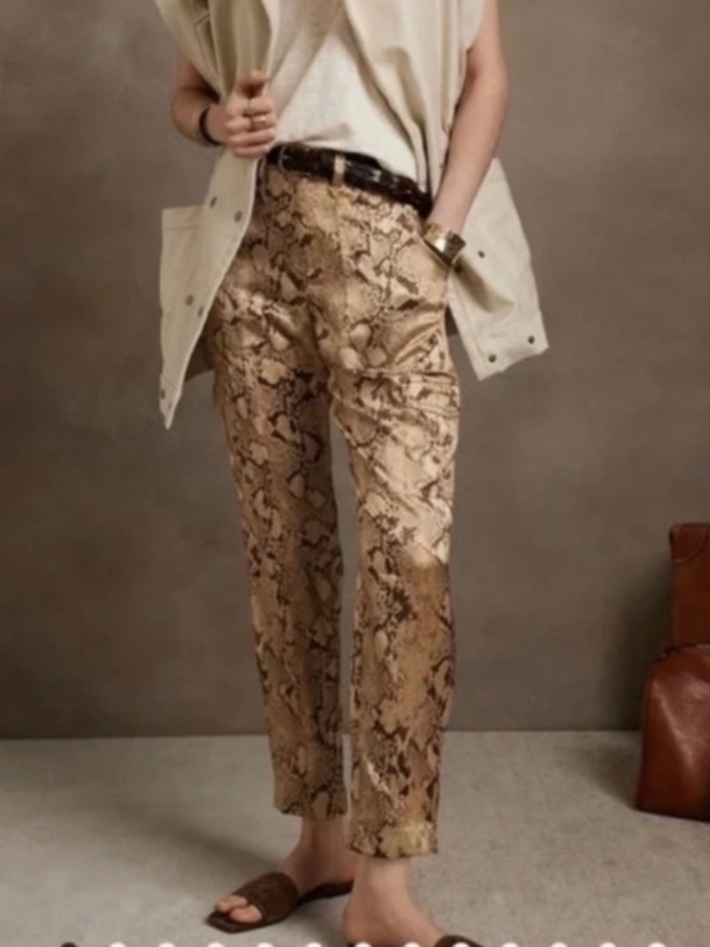 Banana Republic Snakeskin Print 100% Silk Cargo Tapered
Belted pants Sz 8